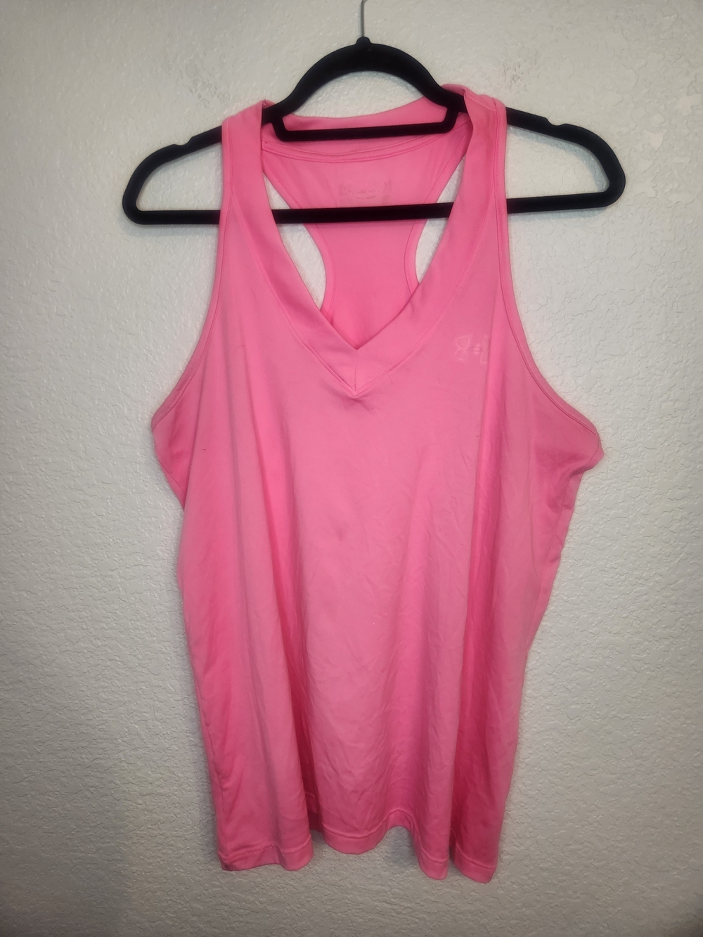 Under Armour Women’s Pink V-Neck Racerback Tank Top M